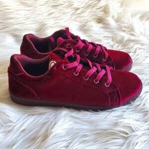 Marc Ecko Unlimited Girl's Wine Red Lace Up Velour Sneaker SZ 4